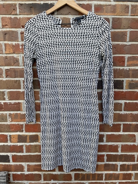 Banana Republic Dresses & Skirts - Banana Republic Black and White Geometric Knit Dress